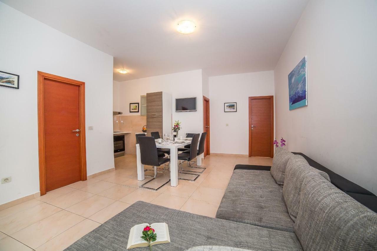 Apartments Mario Migros Makarska Exterior photo