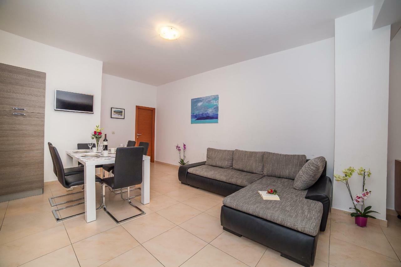 Apartments Mario Migros Makarska Exterior photo